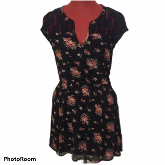 Abercrombie & Fitch Dresses & Skirts - GUC A&F Floral Lace Dress